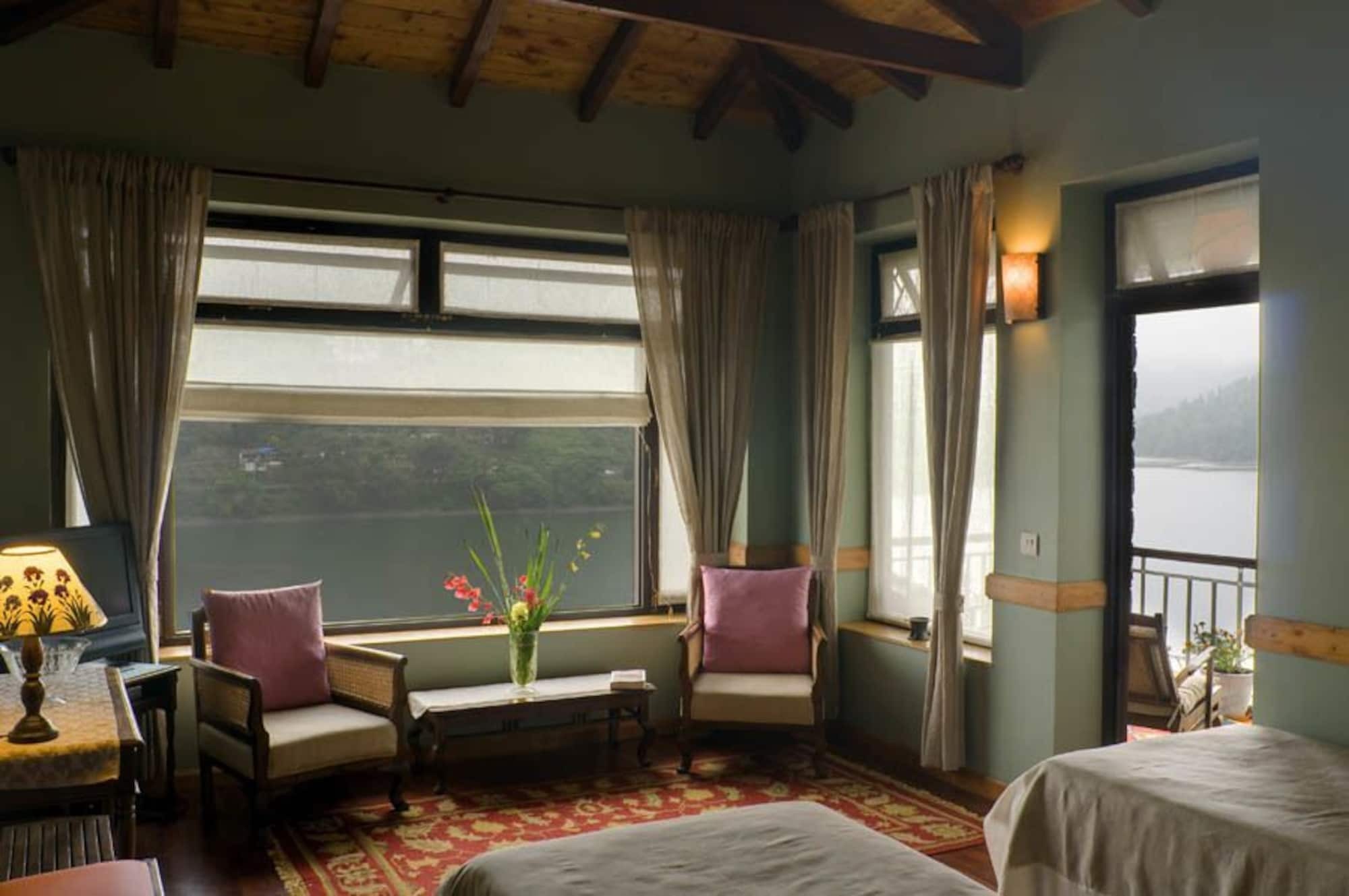 Fishermen'S Lodge - A Lake Facing Hotel Near Nainital Бхимтал Экстерьер фото